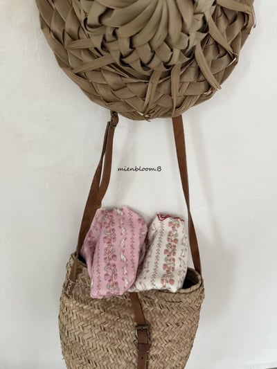 Bloom.b25｜(85cm-125cm) 兔子草莓捲邊上衣6