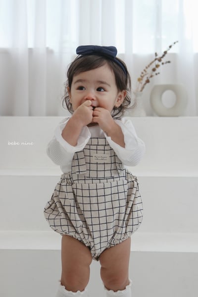 bebe nine27 (65-90) 2色格紋線條吊帶包屁褲11