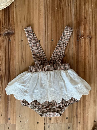 JE628｜(73cm-100cm) 格紋玫瑰花蕾絲包屁衣9