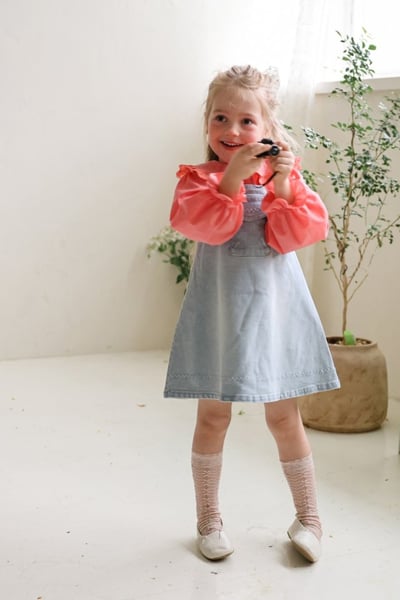 FLO48｜(75-140) 2色吊帶滾邊縫線牛仔裙10