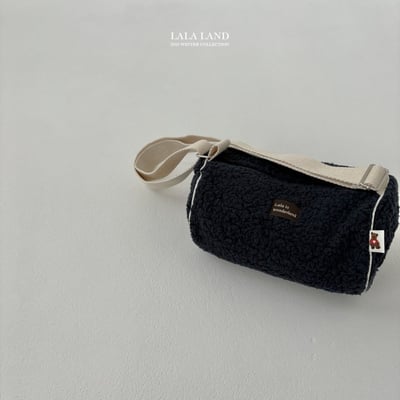 lala land46｜(free) 3色毛毛小黑標肩背包18