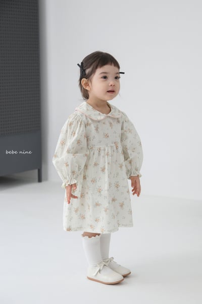 bebe nine24  (65-115) 2色滾邊領碎花洋裝1