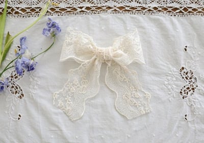 FLO06｜(free) 3色蕾絲滾邊蝴蝶結髮夾18