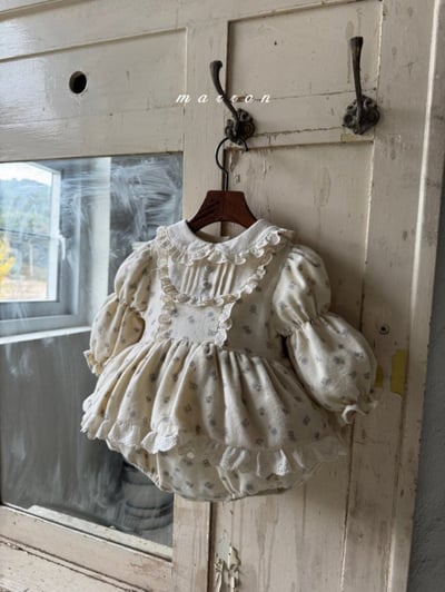 Marron 54｜(3m-18m) 宮廷蕾絲層次領玫瑰碎花包屁衣11