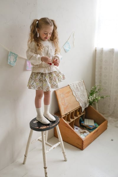 FLO44｜(75-140) 2色小兔蕾絲花布休閒短版上衣19