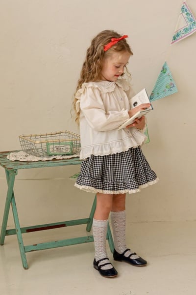 FLO32｜(75-140) 2色荷葉層次蕾絲格紋裙2