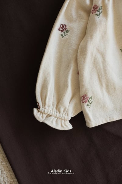 ALADIN07｜(75cm-114cm) 磨毛刺繡小花上衣3