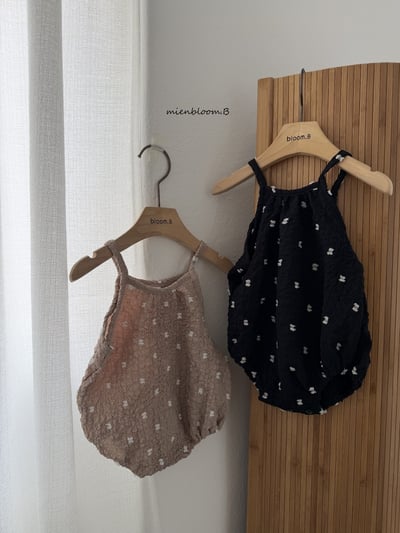 Bloom.b12｜(0m-18m) 肩帶抓皺印花包屁衣1