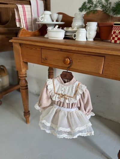 Marron 38｜(3m-18m) 法式蕾絲領縮口袖包屁衣2