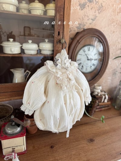 Marron63｜(3m-18m) 蕾絲花瓣領包屁衣15