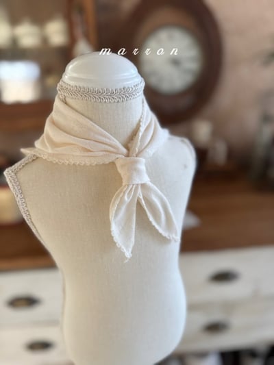 Marron45｜(free) 蕾絲小標刺繡圍巾2