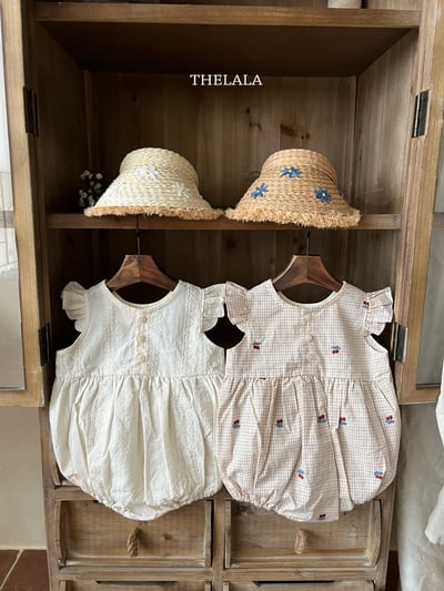 thelala52｜ (0m-18m) 壓花櫻桃格紋無袖包屁衣1