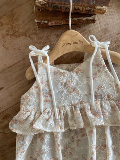 Anne Shirley34｜(3m-22m) 2色碎花壓紋綁帶包屁衣14