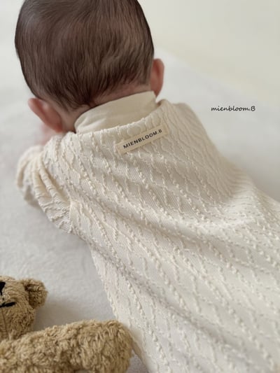 Bloom.b45｜(0m-18m) 有領壓紋包屁衣13