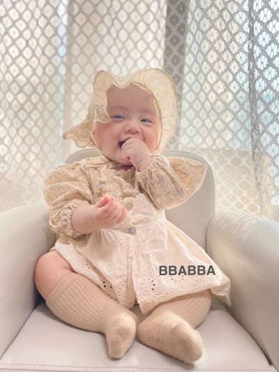 BBABBA05｜(60cm-83cm-mom) 2色碎花蕾絲花邊包屁衣含帽子/洋裝15