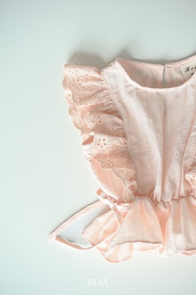 ROA19｜(6m-18m) 2色雕花荷葉袖綁帶背心12