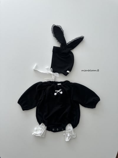 Bloom.b49｜(0m-18m) 蕾絲兔子綁帶帽2