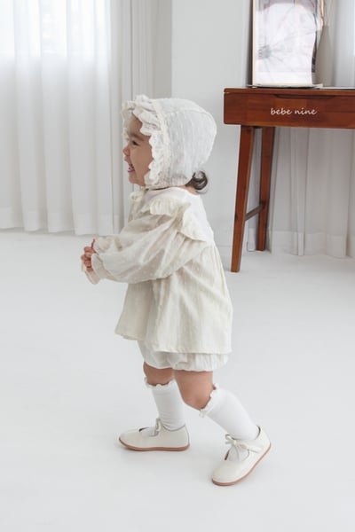 bebe nine19 (65-85) 2色蕾絲滾邊壓紋包屁套裝2