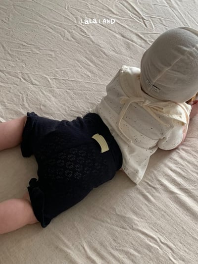 lala land10｜(3m-18m) 2色荷葉滾邊透氣五分褲8