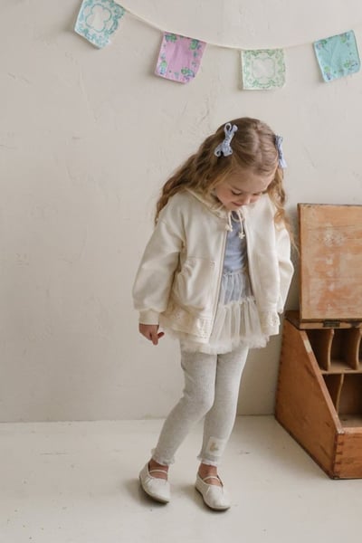 FLO59｜(75-140) 2色蕾絲荷葉花邊連帽拉鍊外套19