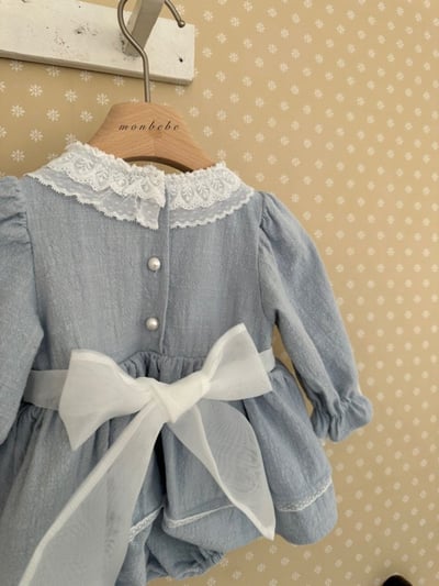 MONBEBE01｜(3m-24m) 蕾絲滾邊緞帶洋裝包屁衣2