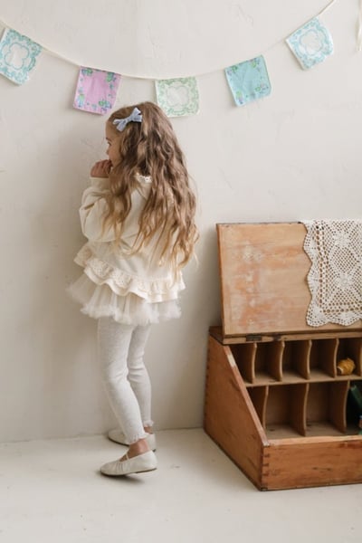 FLO59｜(75-140) 2色蕾絲荷葉花邊連帽拉鍊外套10