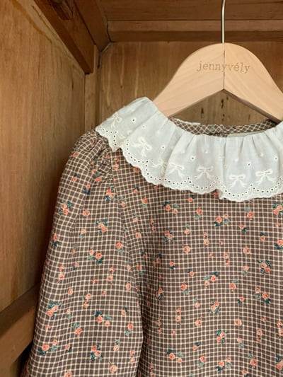 JE628｜(73cm-100cm) 格紋玫瑰花蕾絲包屁衣5