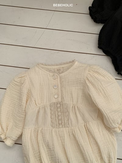 Bebe holic42｜(3m-18m) 蕾絲滾邊設計包屁衣18