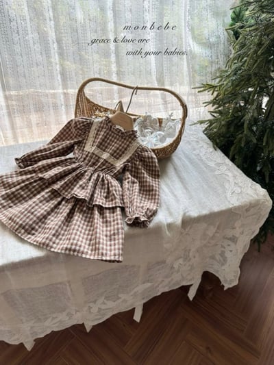 MONBEBE28｜(1y-8y) 格紋荷葉立領洋裝5
