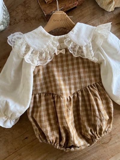 Anne Shirley09｜(3m-22m) 1色格紋花邊吊帶包屁衣9