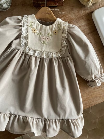 Anne Shirley05｜(1y-5y) 1色刺繡方領洋裝2