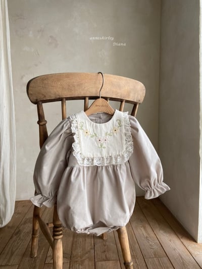 Anne Shirley04｜(3m-22m) 1色刺繡方領包屁衣1