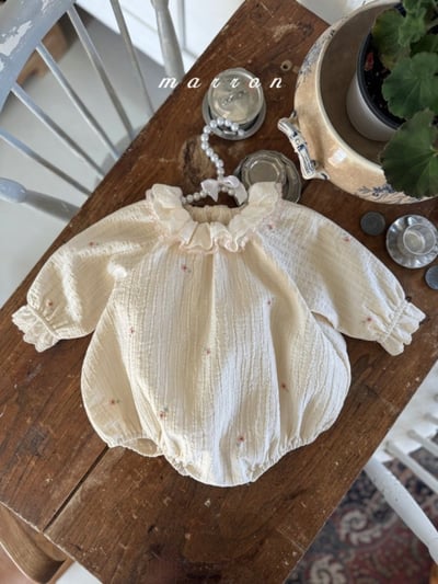 Marron63｜(3m-18m) 蕾絲花瓣領包屁衣1