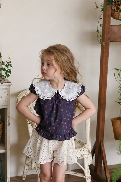 FLO39｜(75-140) 蕾絲翻領碎花公主袖上衣1