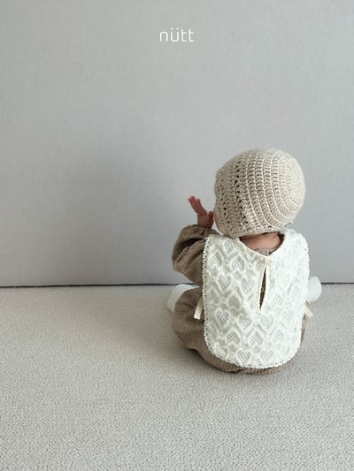 Nutt02｜(3m-16m) 愛心壓紋套裝含圍兜背心9