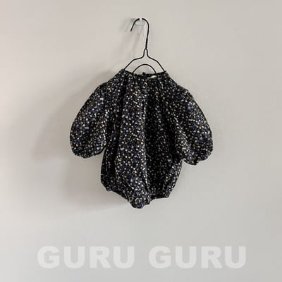 GURU GURU25｜(6m-24m) 2色滿版碎花包屁衣2