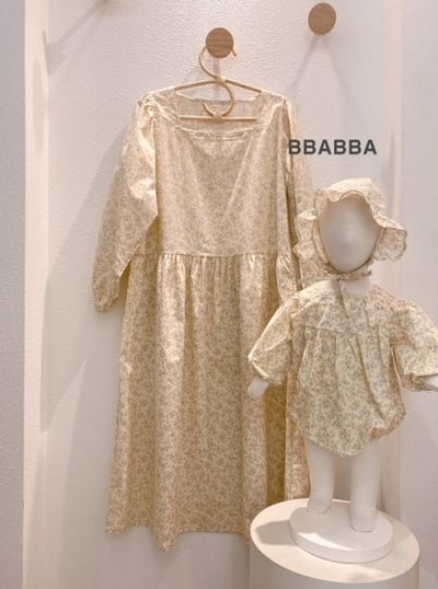 BBABBA05｜(60cm-83cm-mom) 2色碎花蕾絲花邊包屁衣含帽子/洋裝22