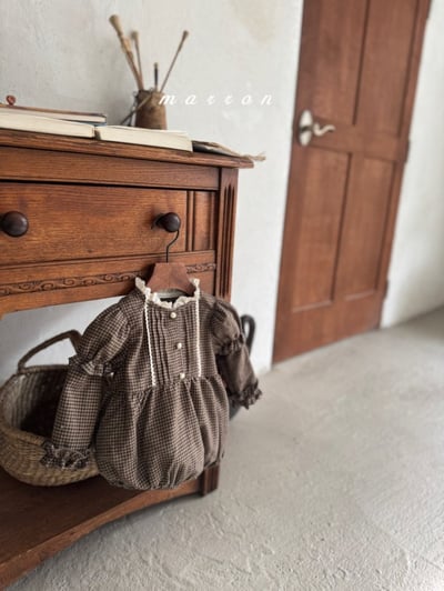 Marron 41｜(3m-18m) 法式蕾絲花邊格紋包屁衣10