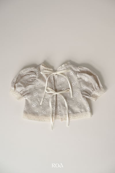 ROA15｜(6m-18m) 2色鏤空雕花綁帶上衣3