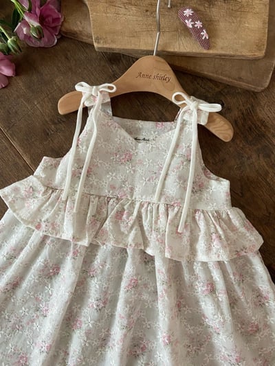 Anne Shirley04｜(1y-5y) 1色壓紋碎花綁帶洋裝9