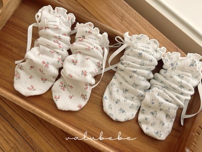 Valubebe 88｜(Free) 花卉絲帶襪1