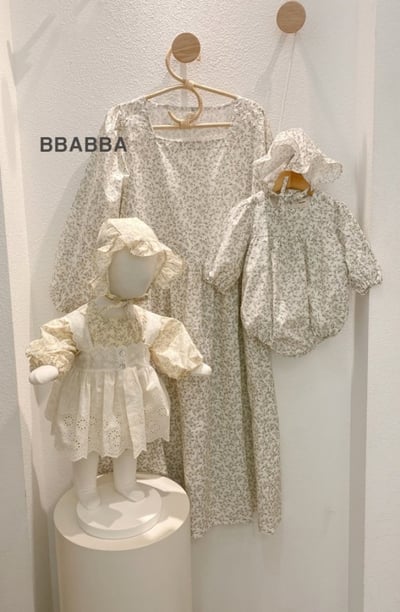 BBABBA05｜(60cm-83cm-mom) 2色碎花蕾絲花邊包屁衣含帽子/洋裝12