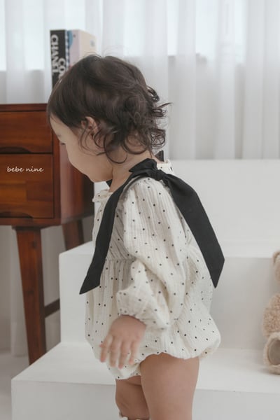 bebe nine21 (65-90) 2色點點蝴蝶結緞帶包屁衣6