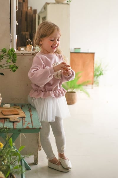 FLO44｜(75-140) 2色小兔蕾絲花布休閒短版上衣3