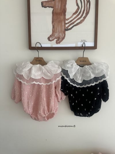 Bloom.b53｜(0m-18m) 蕾絲領印花抓皺包屁衣1