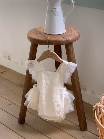 JE53｜(66-90cm) 繡花薄紗吊帶包屁衣1