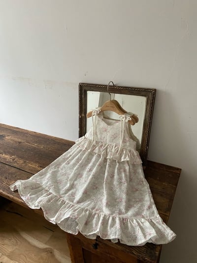Anne Shirley04｜(1y-5y) 1色壓紋碎花綁帶洋裝1