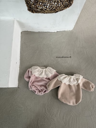 Bloom.b14｜(0m-24m) 蕾絲花瓣領包屁衣6