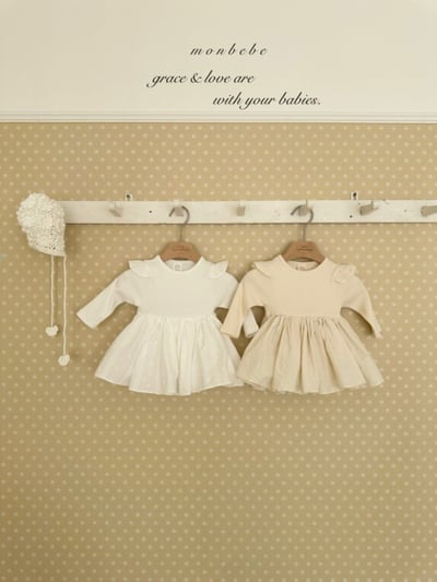 MONBEBE19｜(3m-24m) 簡約荷葉飛袖洋裝包屁衣1