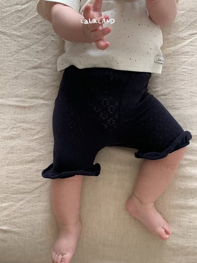 lala land10｜(3m-18m) 2色荷葉滾邊透氣五分褲7